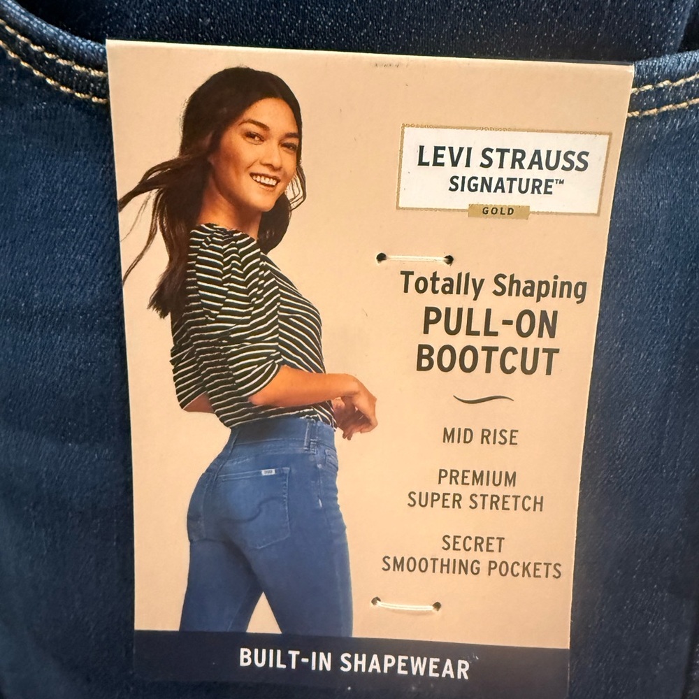 Levi's Signature Women's Dark Blue Bootcut Jeans